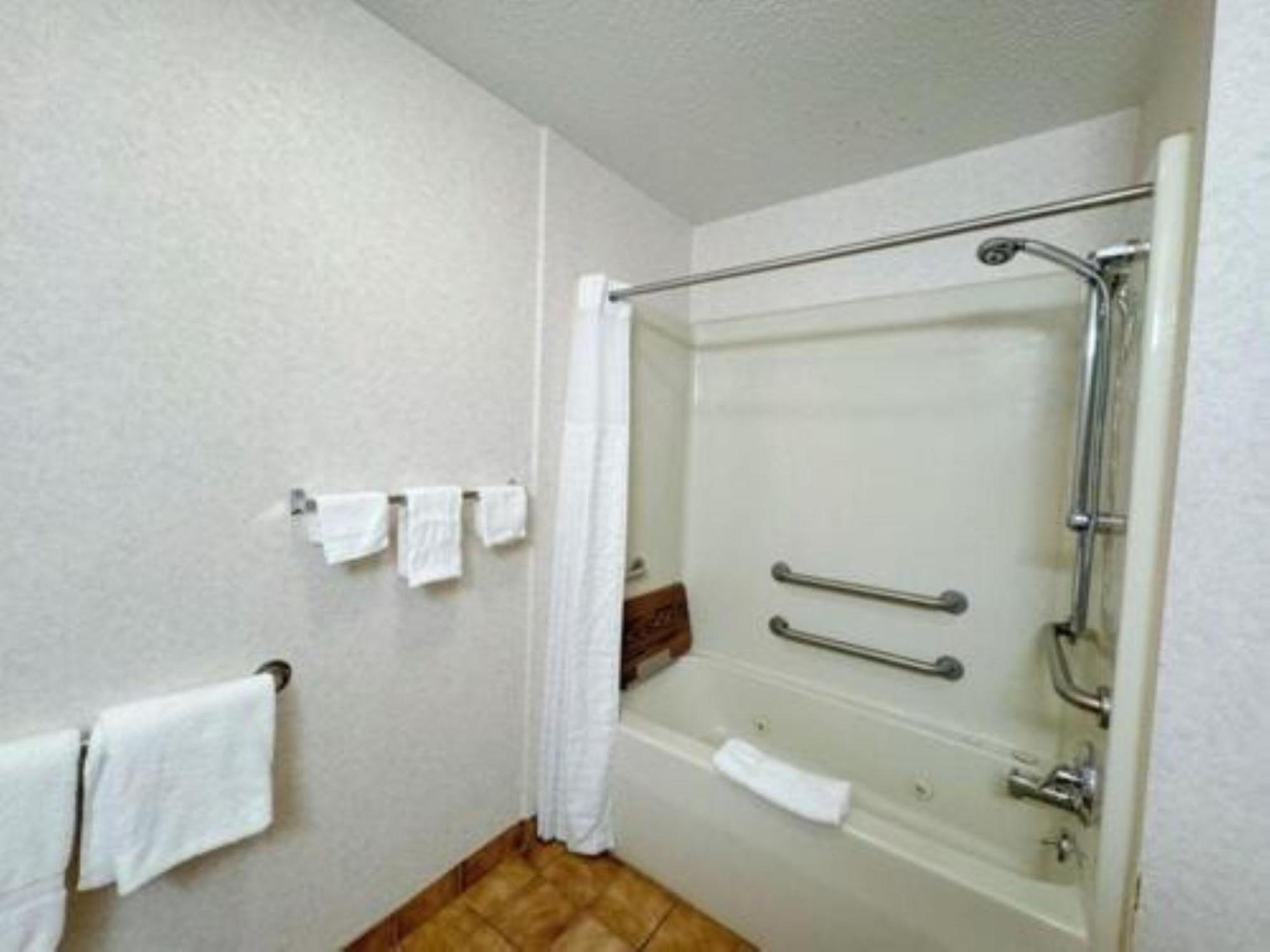Fairbridge Inn & Suites Batavia-Darien Amusement Park Εξωτερικό φωτογραφία